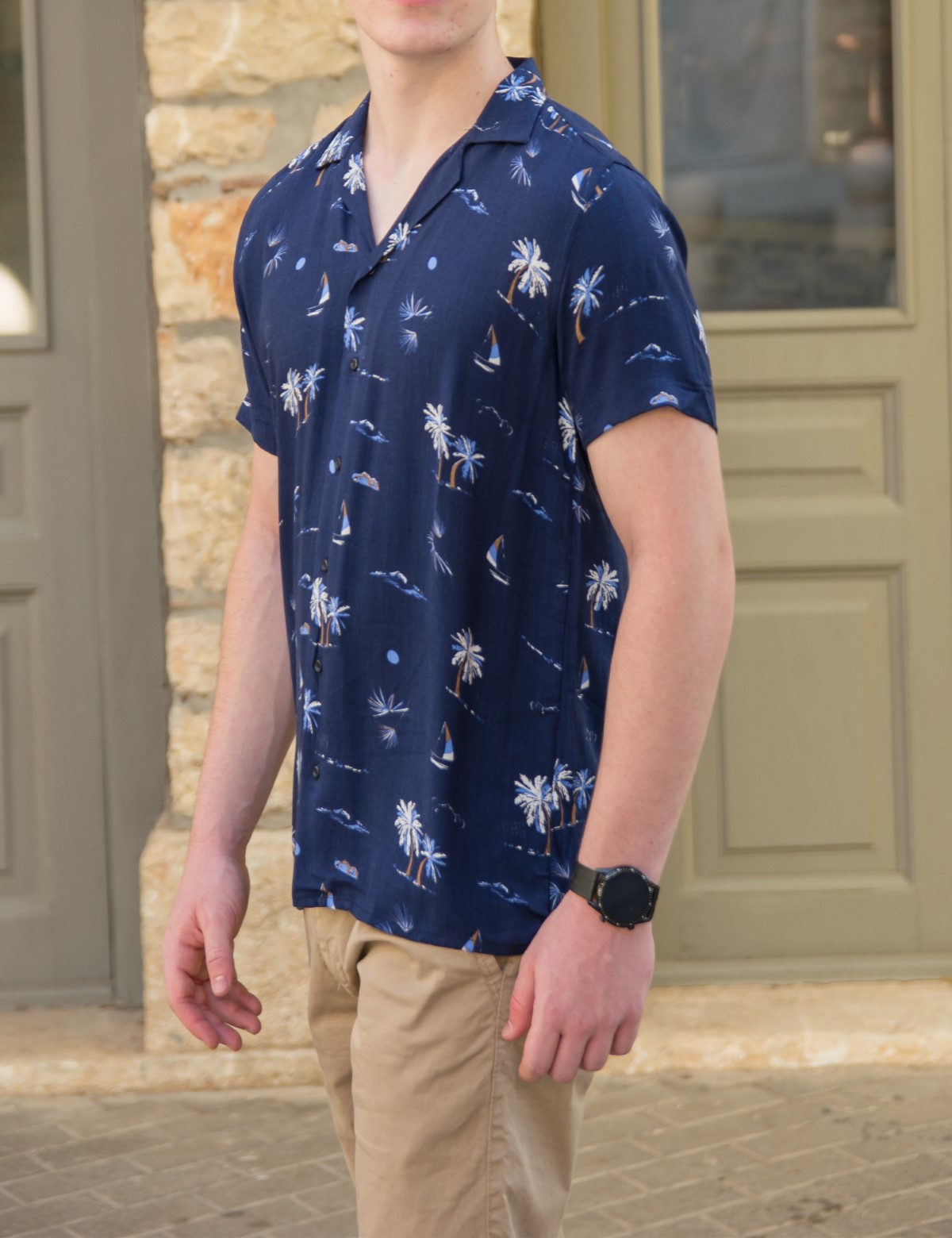 Ανδρικό σκούρο μπλε εμπριμέ κοντομάνικο πουκάμισο 22332 φωτογραφία